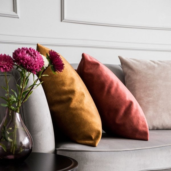 Glossy różowa poduszka dekoracyjna 45x45