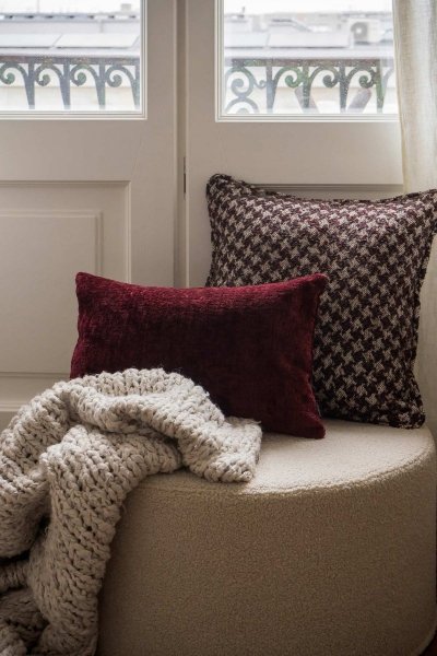 Duża kwadratowa beżowa pufa Cozy 60x30