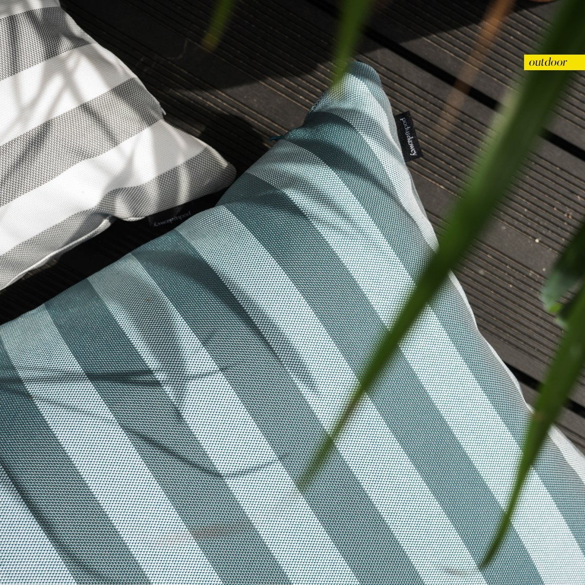 Poduszka ogrodowa w zielone pasy 60x40 