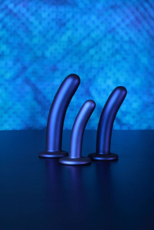Smooth Silicone G-Spot Dildo - 7&#039;&#039; / 17 cm
