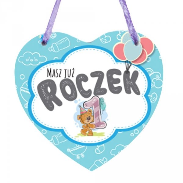 Drewniana tabliczka w kształcie serca z napisem Masz już roczek...